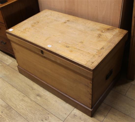 A pine blanket box W.103cm